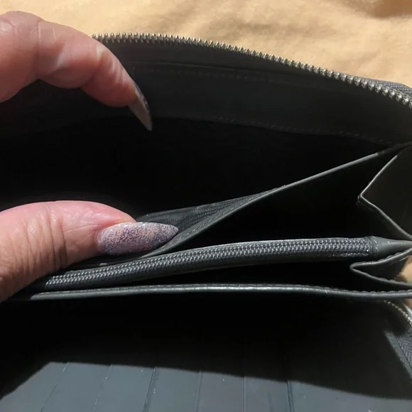 Gucci Dark Gray Leather Zip Wallet - Picture 11 of 12